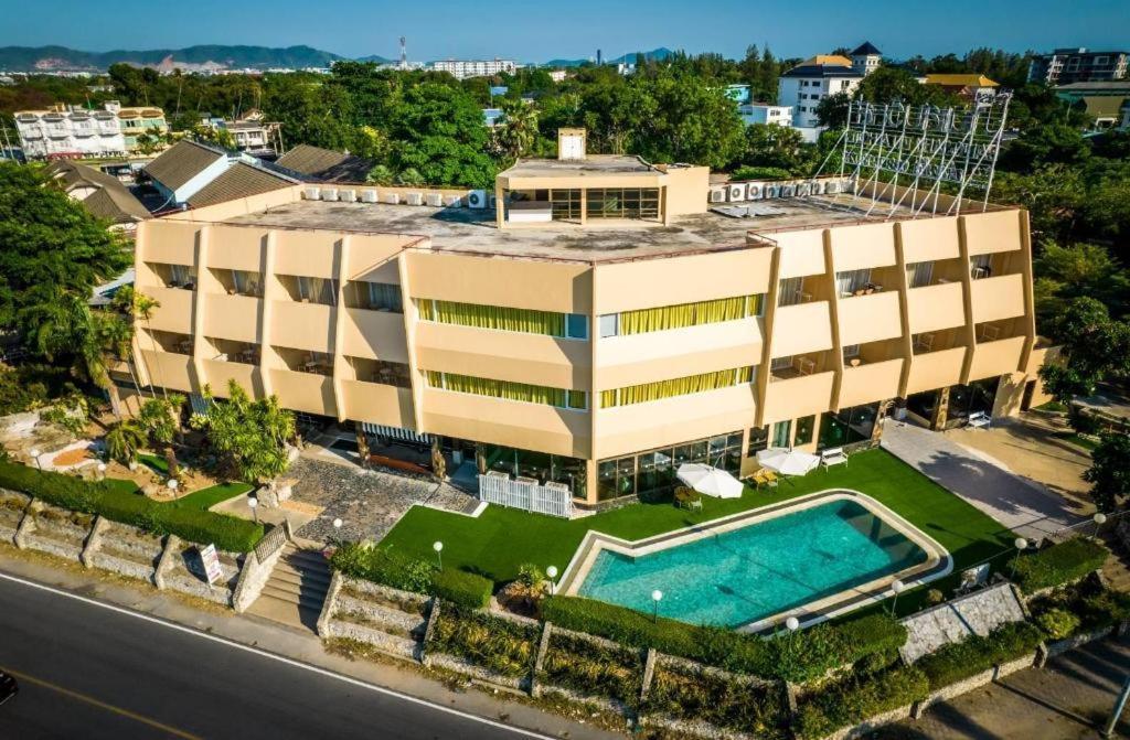 Bangsaen Villa Hotel Экстерьер фото