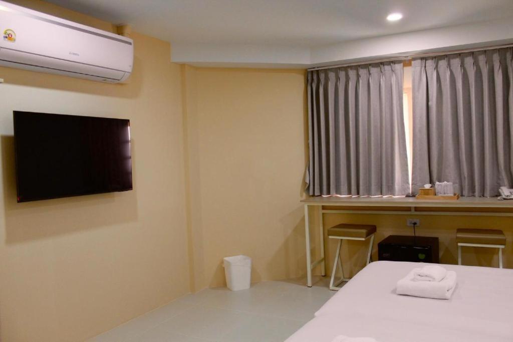 Bangsaen Villa Hotel Экстерьер фото