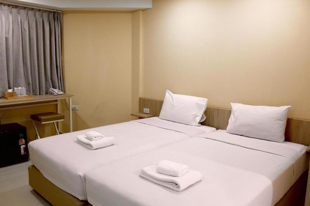 Bangsaen Villa Hotel Экстерьер фото