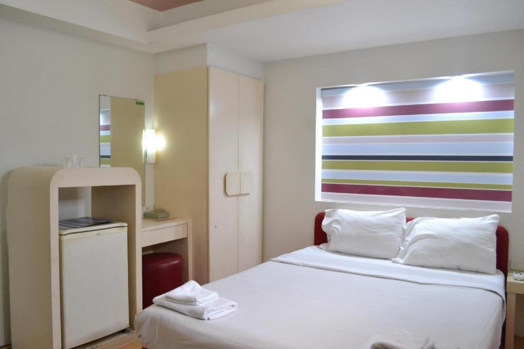 Bangsaen Villa Hotel Экстерьер фото